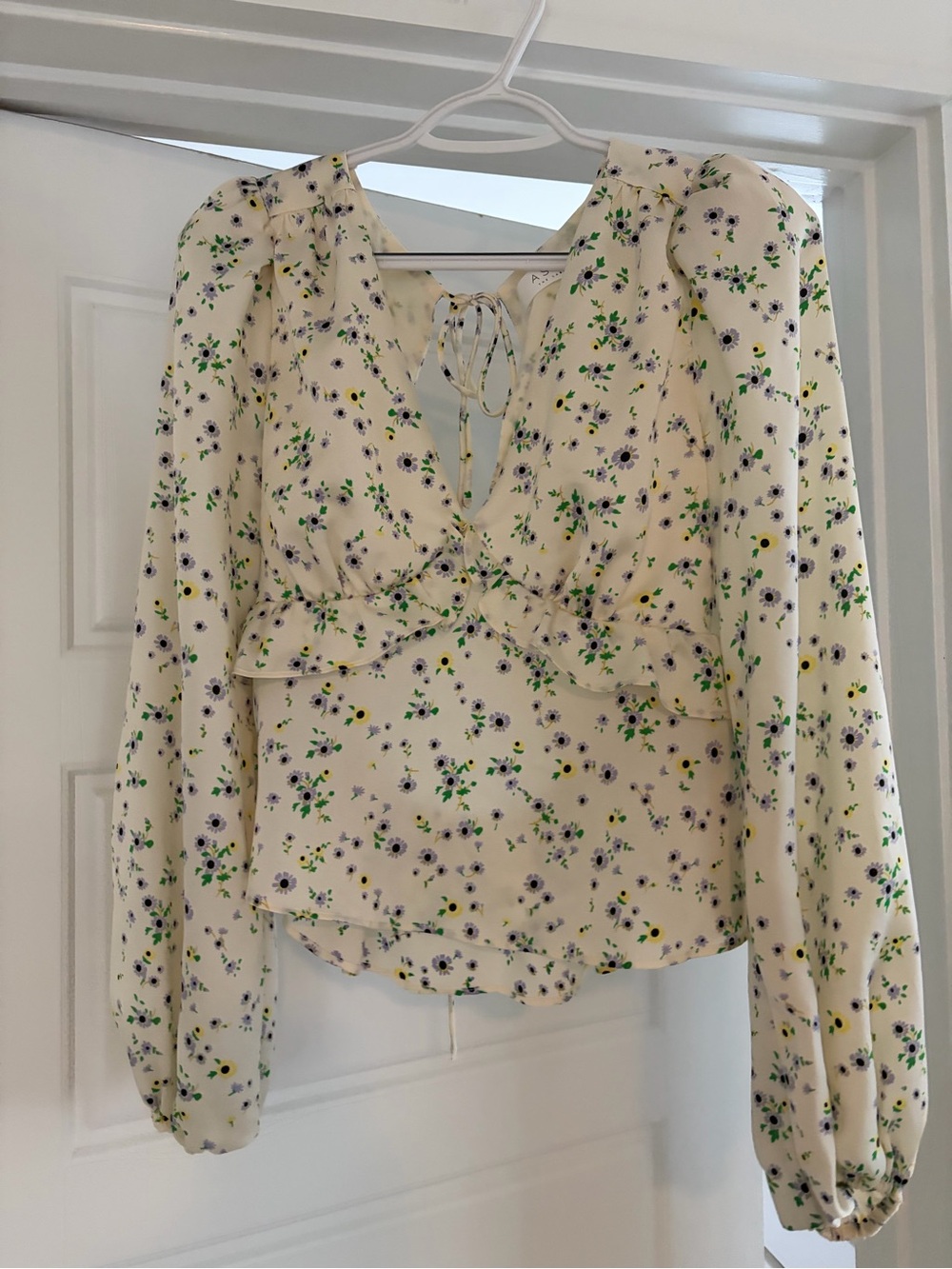 ASTR The Label Feminine Silky Floral Top